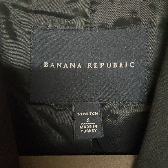Banana Republic size 4 Black Fitted Stretch Two Button Blazer with Pockets - Picture 2 of 12